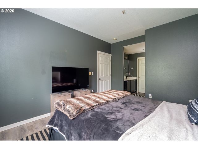 14925 Sw SANDHILL Loop 102, Beaverton, OR 97007