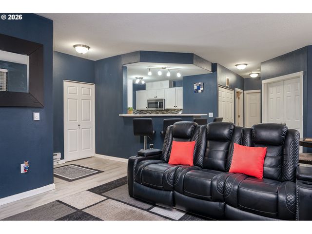 14925 Sw SANDHILL Loop 102, Beaverton, OR 97007