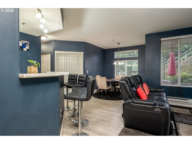14925 Sw SANDHILL Loop 102, Beaverton, OR 97007