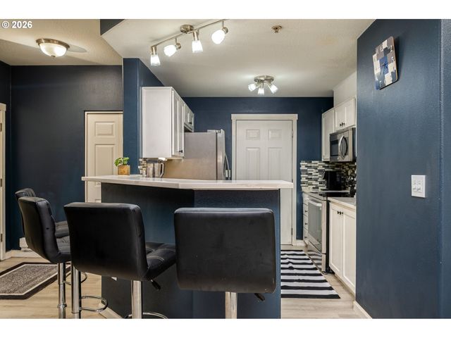 14925 Sw SANDHILL Loop 102, Beaverton, OR 97007