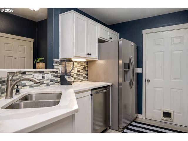 14925 Sw SANDHILL Loop 102, Beaverton, OR 97007