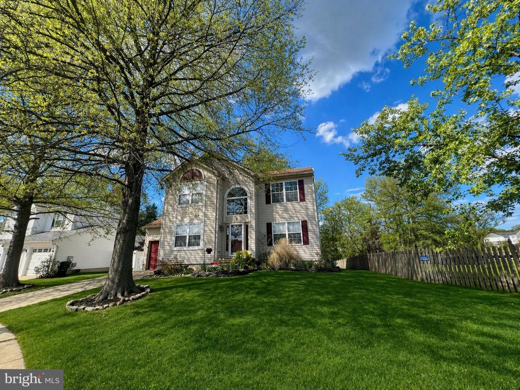 5 KRISTEN CT, Burlington Township, NJ 08016