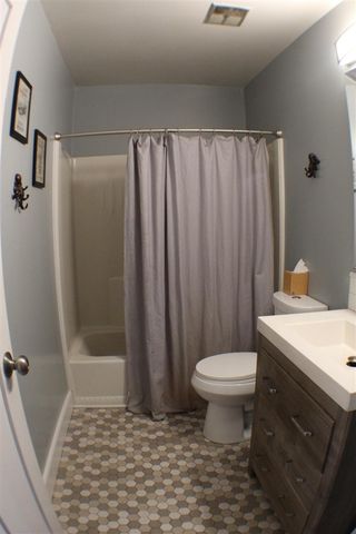 2212 Aurora Drive, Jackson, MI 49203