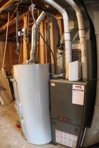 2212 Aurora Drive, Jackson, MI 49203