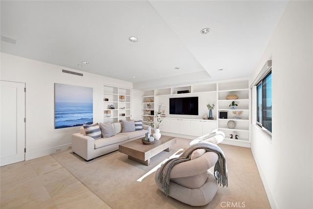 48 N Vista De Catalina, Laguna Beach, CA 92651
