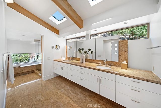 48 N Vista De Catalina, Laguna Beach, CA 92651