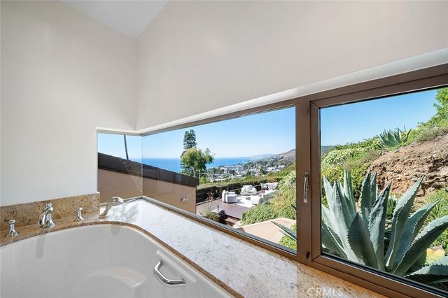 48 N Vista De Catalina, Laguna Beach, CA 92651