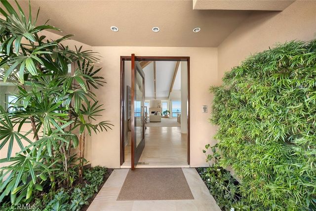 48 N Vista De Catalina, Laguna Beach, CA 92651