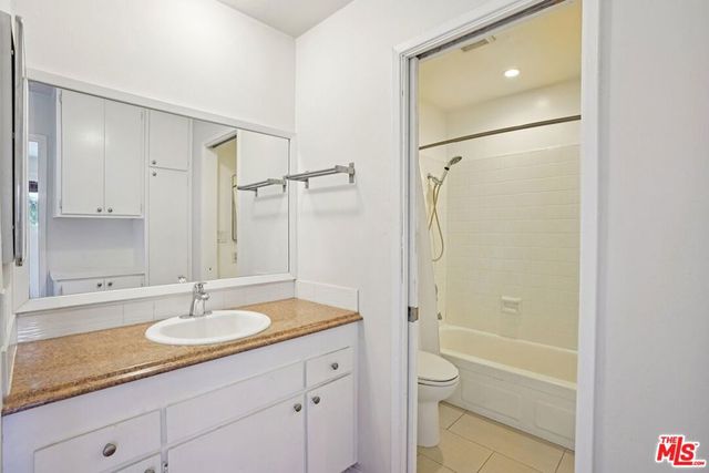 968 Larrabee Street 212, West Hollywood, CA 90069