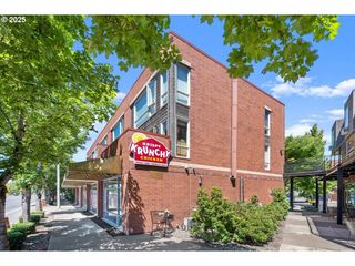 17040 Sw WHITLEY Way 202, Beaverton, OR 97006
