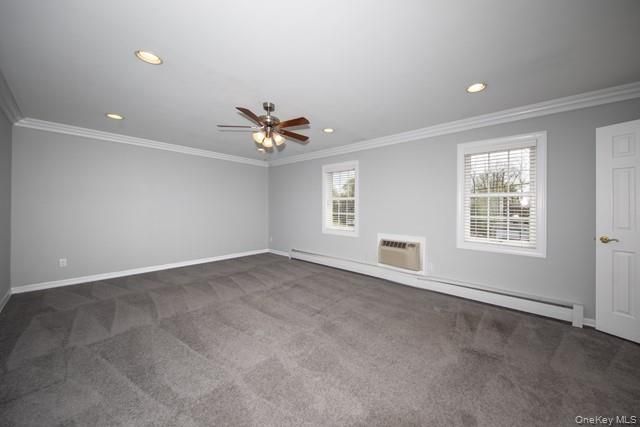 11 Pickwick Lane 11, North Babylon, NY 11703