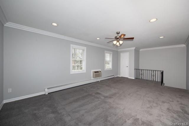 11 Pickwick Lane 11, North Babylon, NY 11703