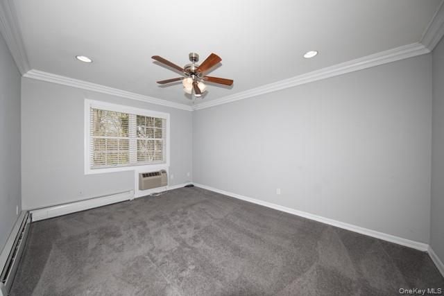 11 Pickwick Lane 11, North Babylon, NY 11703