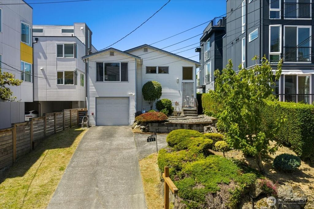 917 28th Avenue S, Seattle, WA 98144
