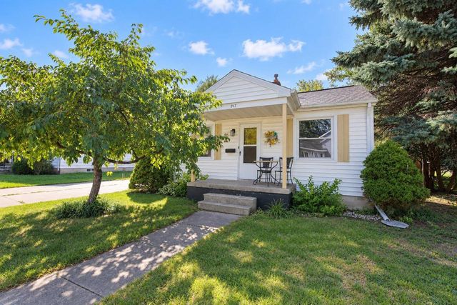 217 S LEE STREET, Appleton, WI 54915