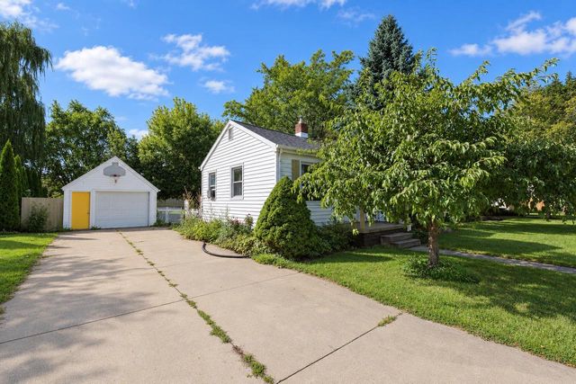 217 S LEE STREET, Appleton, WI 54915