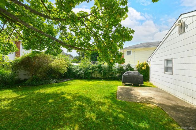 1699 Meadowbrook Road, Merrick, NY 11566