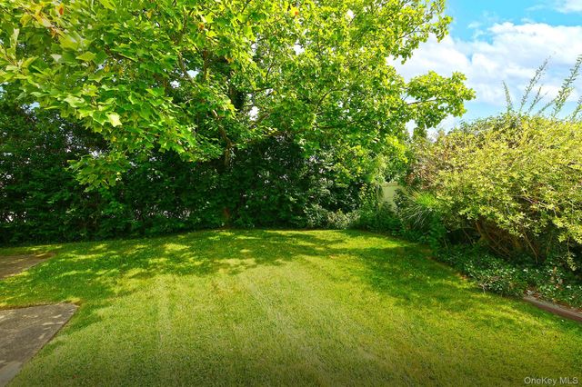1699 Meadowbrook Road, Merrick, NY 11566