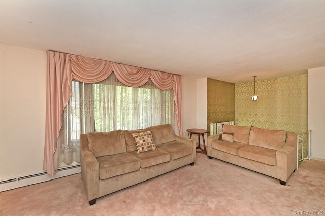 1699 Meadowbrook Road, Merrick, NY 11566