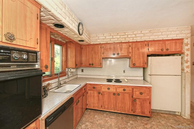 1699 Meadowbrook Road, Merrick, NY 11566