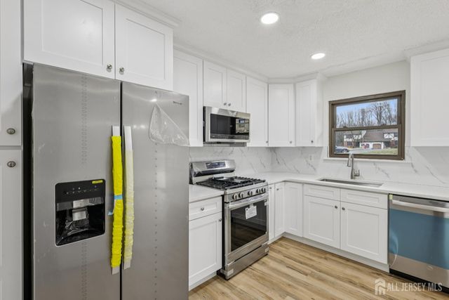 21 Wellington Court, Sayreville, NJ 08872