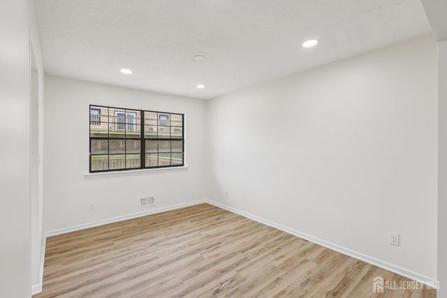 21 Wellington Court, Sayreville, NJ 08872