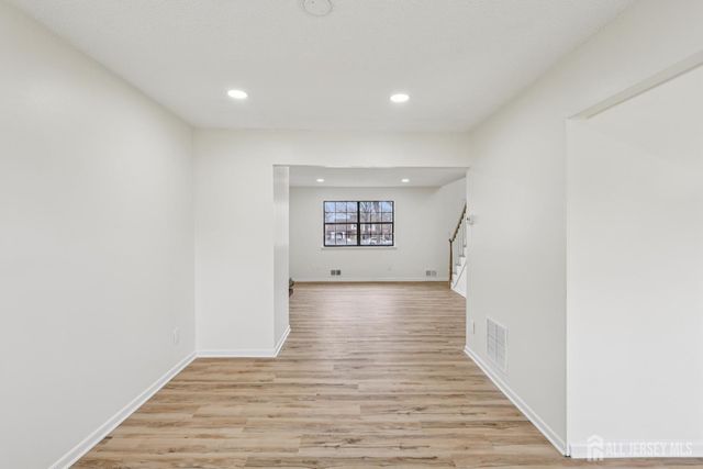 21 Wellington Court, Sayreville, NJ 08872