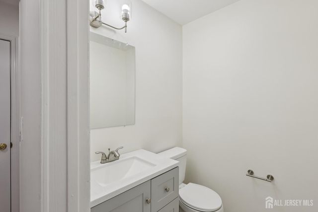 21 Wellington Court, Sayreville, NJ 08872