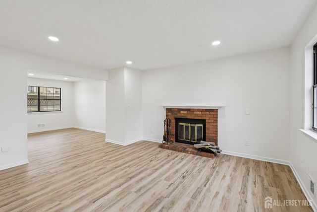 21 Wellington Court, Sayreville, NJ 08872