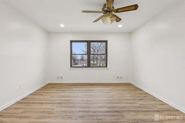 21 Wellington Court, Sayreville, NJ 08872