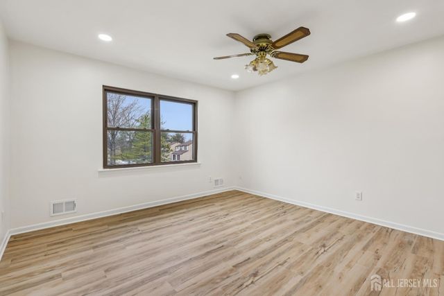 21 Wellington Court, Sayreville, NJ 08872