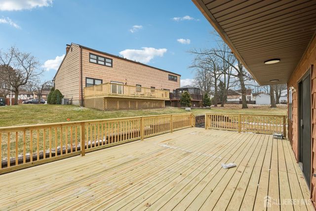 21 Wellington Court, Sayreville, NJ 08872