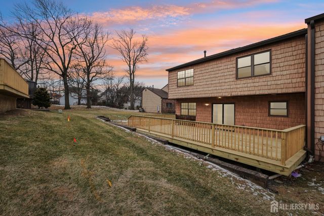 21 Wellington Court, Sayreville, NJ 08872