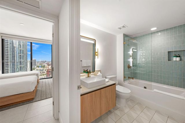 159 NE 6th St 2915, Miami, FL 33132