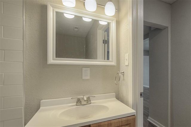 1315 N Mccoy Street, Independence, MO 64050