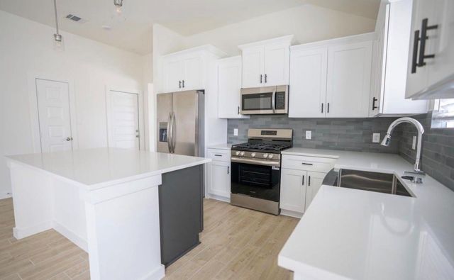 6011 Canary Palm Dr, Manvel, TX 77578