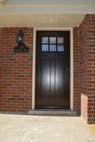2111 Rochester Road, Royal Oak, MI 48073