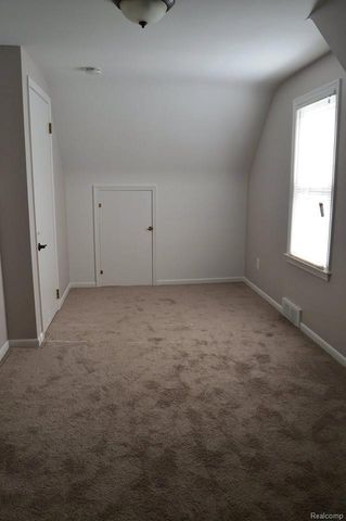 2111 Rochester Road, Royal Oak, MI 48073