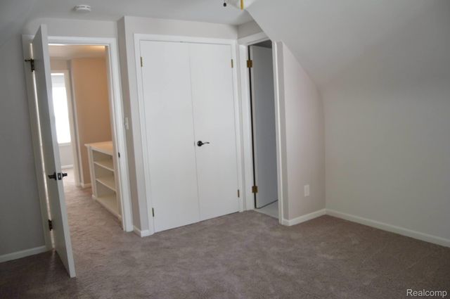 2111 Rochester Road, Royal Oak, MI 48073
