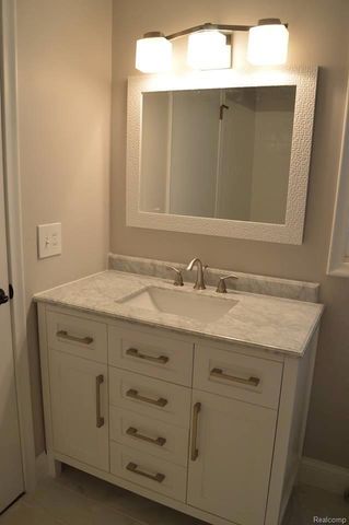 2111 Rochester Road, Royal Oak, MI 48073