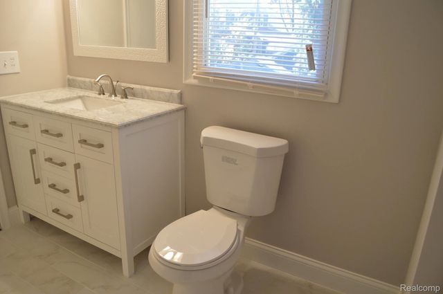 2111 Rochester Road, Royal Oak, MI 48073