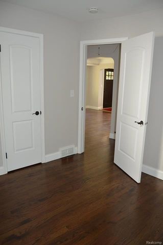2111 Rochester Road, Royal Oak, MI 48073