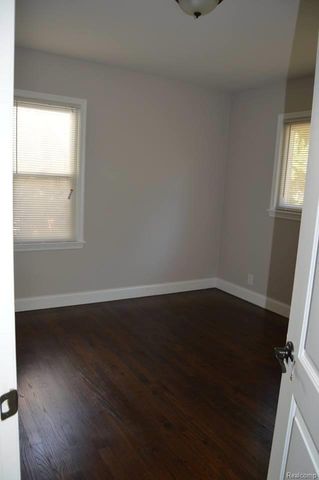 2111 Rochester Road, Royal Oak, MI 48073