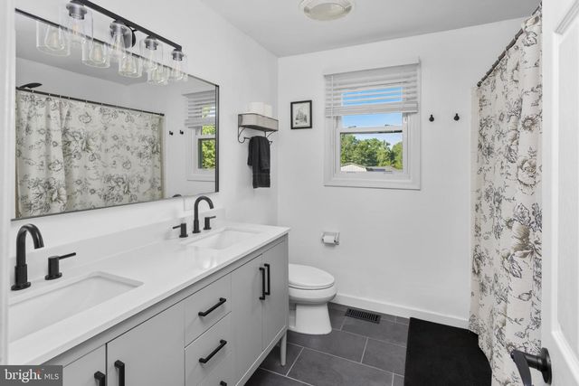 2347 KINKORA RD, Bordentown, NJ 08505