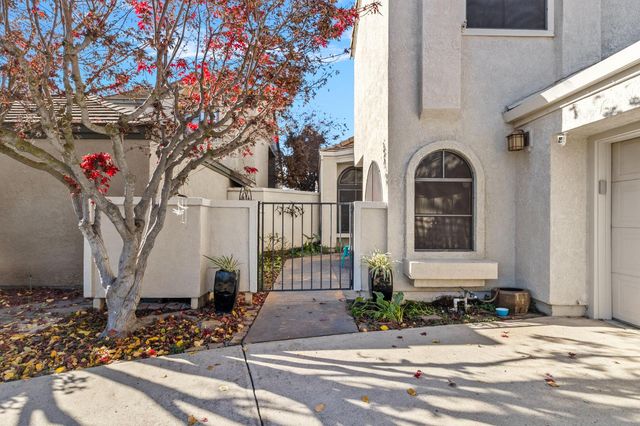 1168 Copper Cottage Ln, Modesto, CA 95355