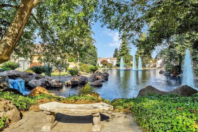 1168 Copper Cottage Ln, Modesto, CA 95355