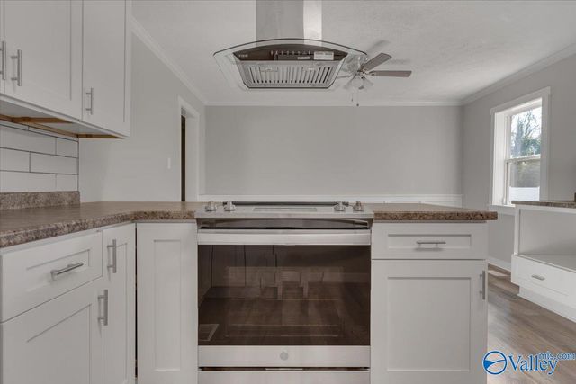 50 Lakeshore Drive, Laceys Spring, AL 35754