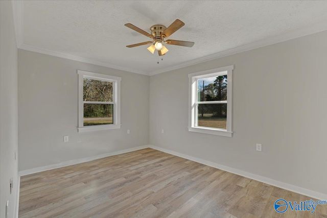 50 Lakeshore Drive, Laceys Spring, AL 35754