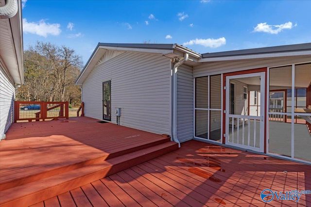 50 Lakeshore Drive, Laceys Spring, AL 35754