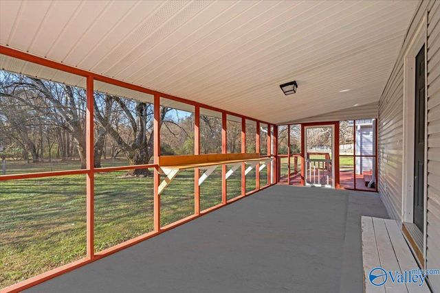 50 Lakeshore Drive, Laceys Spring, AL 35754